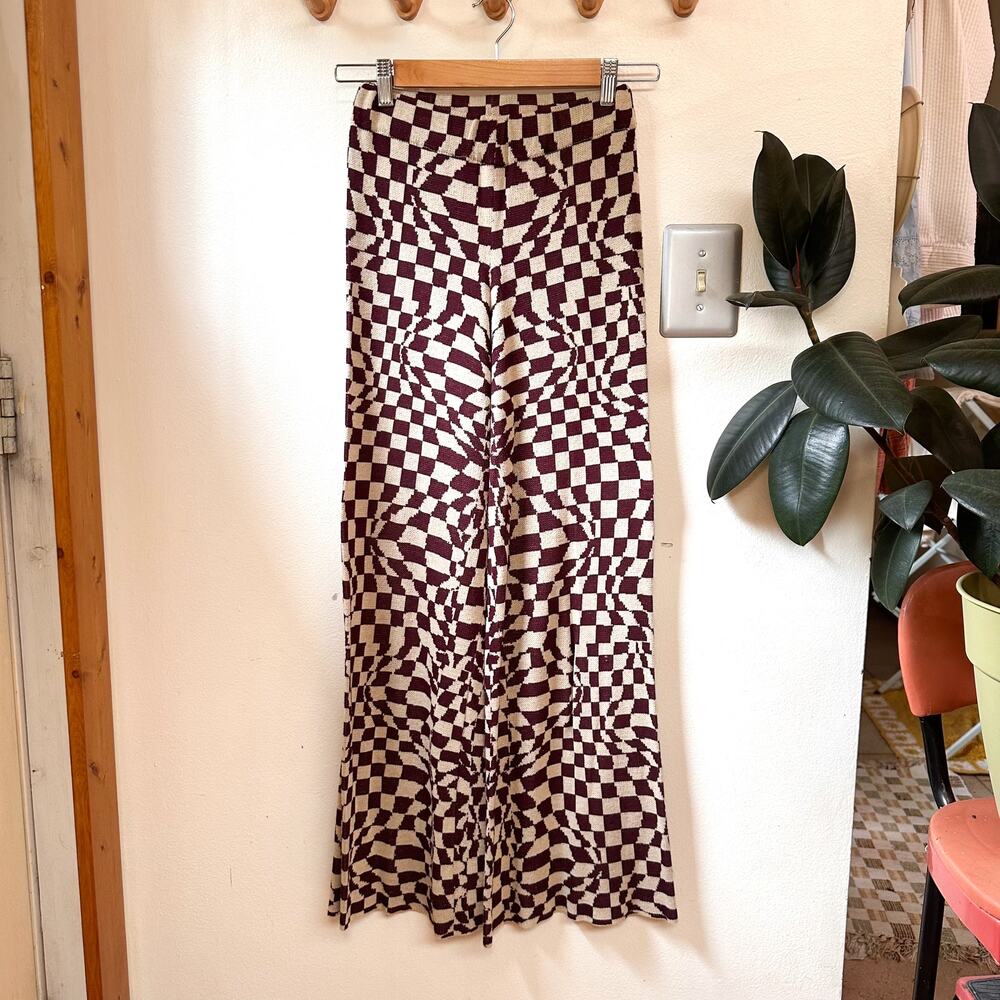 Psychedelic Wavy Checkerboard Print Stretchy Pants